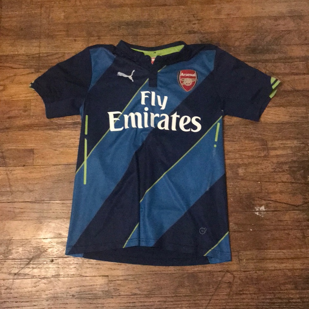 Arsenal jersey size small In kids